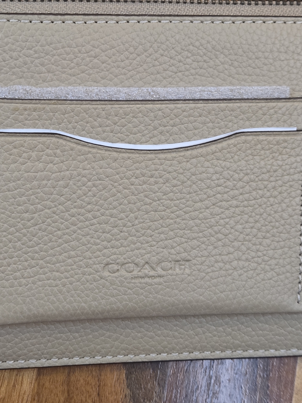 Coach C1742 Zip Phone Wallet in Pebble Leather – Stone / Taupe NWT